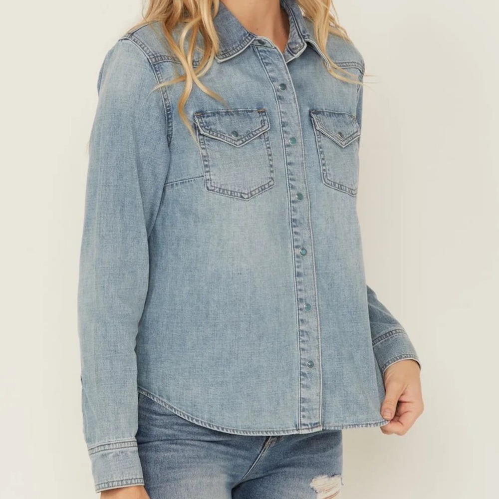 IDYLLWIND WOMEN'S MEDIUM-WASH LONG SLEEVE SNAP DENIM SHIRT